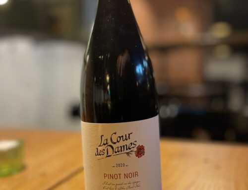 Herbstlicher Genuss: Pinot Noir von La Cour des Dames – Perfekt zu Rumpsteak & Käseplatte